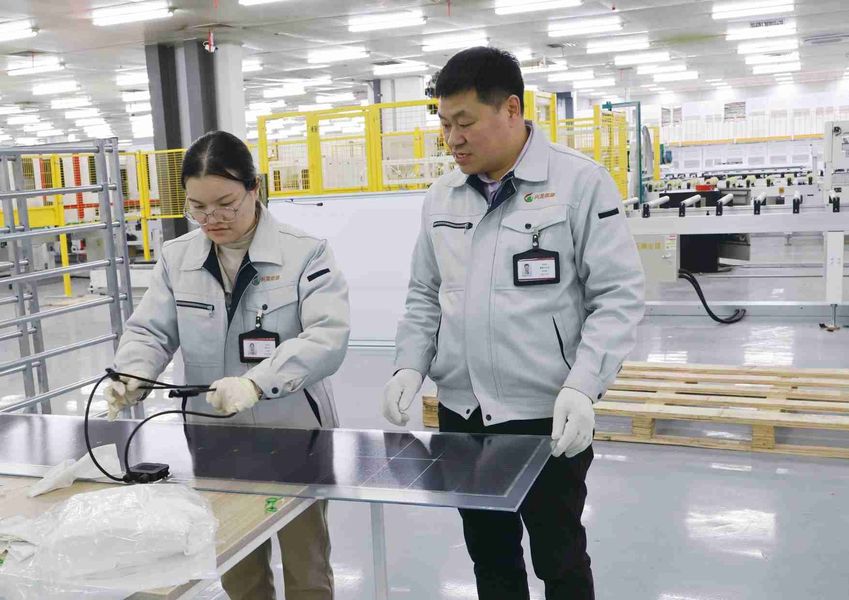 Jiangsu X-solar Green Building Technology Co., Ltd. ligne de production du fabricant