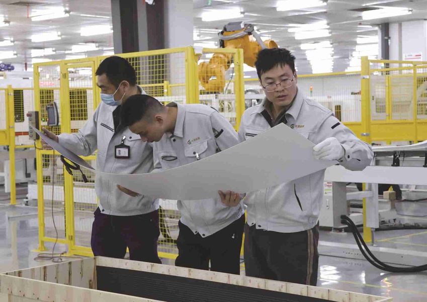 Jiangsu X-solar Green Building Technology Co., Ltd. ligne de production du fabricant