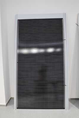 Modules solaires BIPV en acier de 520W Carreaux de toit pour la construction 25A Max courant de fusible