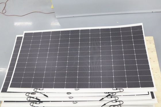 Coefficient de température de puissance maximal de -0,26% 580W 40V Panneau solaire monocristallin flexible avec revêtement poli