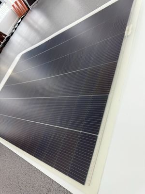 Panneau solaire mono photovoltaïque à film mince flexible avec certificat ISO TUV et taille de l'emballage 228,00cm * 122,00cm * 0,30cm