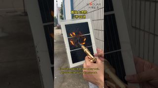 Épreuve brutale ! Torche 1000°C sur modules flexibles — s'auto-éteint en 3 secondes.